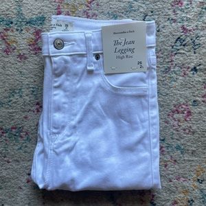 NWT Abercrombie and Fitch White Skinny Jeans❤️‍🔥